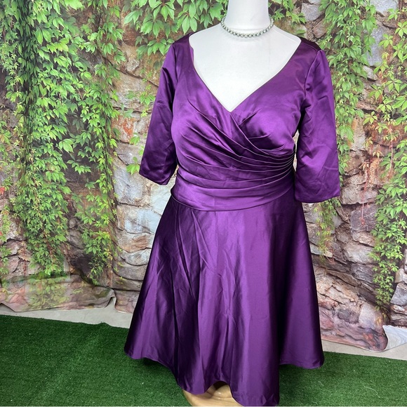 NWT JJ'S HOUSE Grape A-Line Tea-Length Satin Mother of the Bride Gown, 2… - Picture 4 of 14